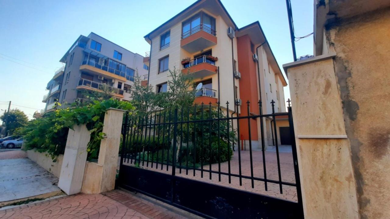 На Море В Сарафово Burgas Exterior photo